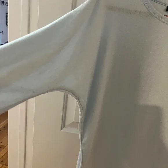 TAHARI SWEATER. Lightweight. Robins Egg Blue SZ Small Petite. Loose/Forg… - Picture 5 of 5